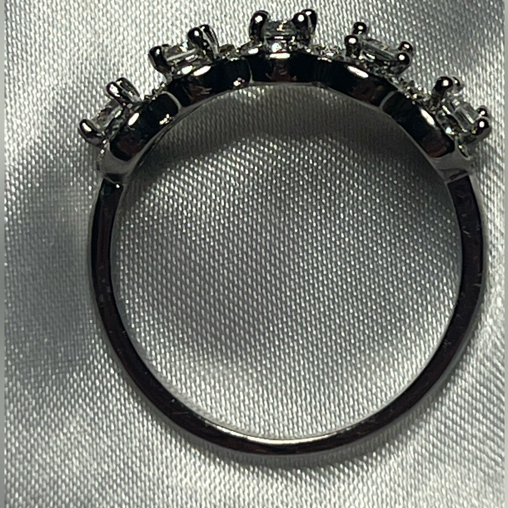 Gorgeous Sterling Silver Ring With Simulated Diamonds and Crystals~ Size 10~ New - Picture 15 of 15